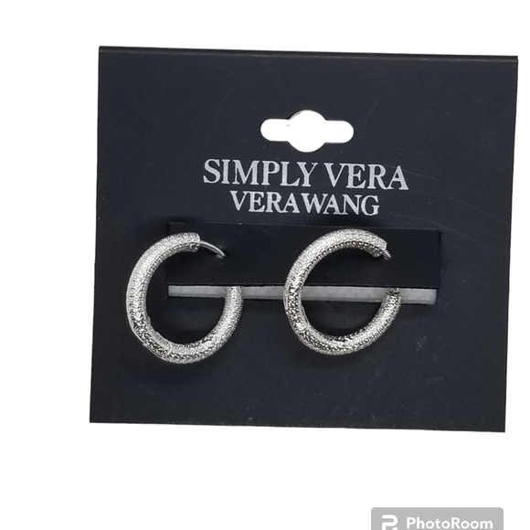 SIMPLY VERA VERA WANG NWT TEXTURED SILVERTONED HOOP EARRINGS - Picture 1 of 5